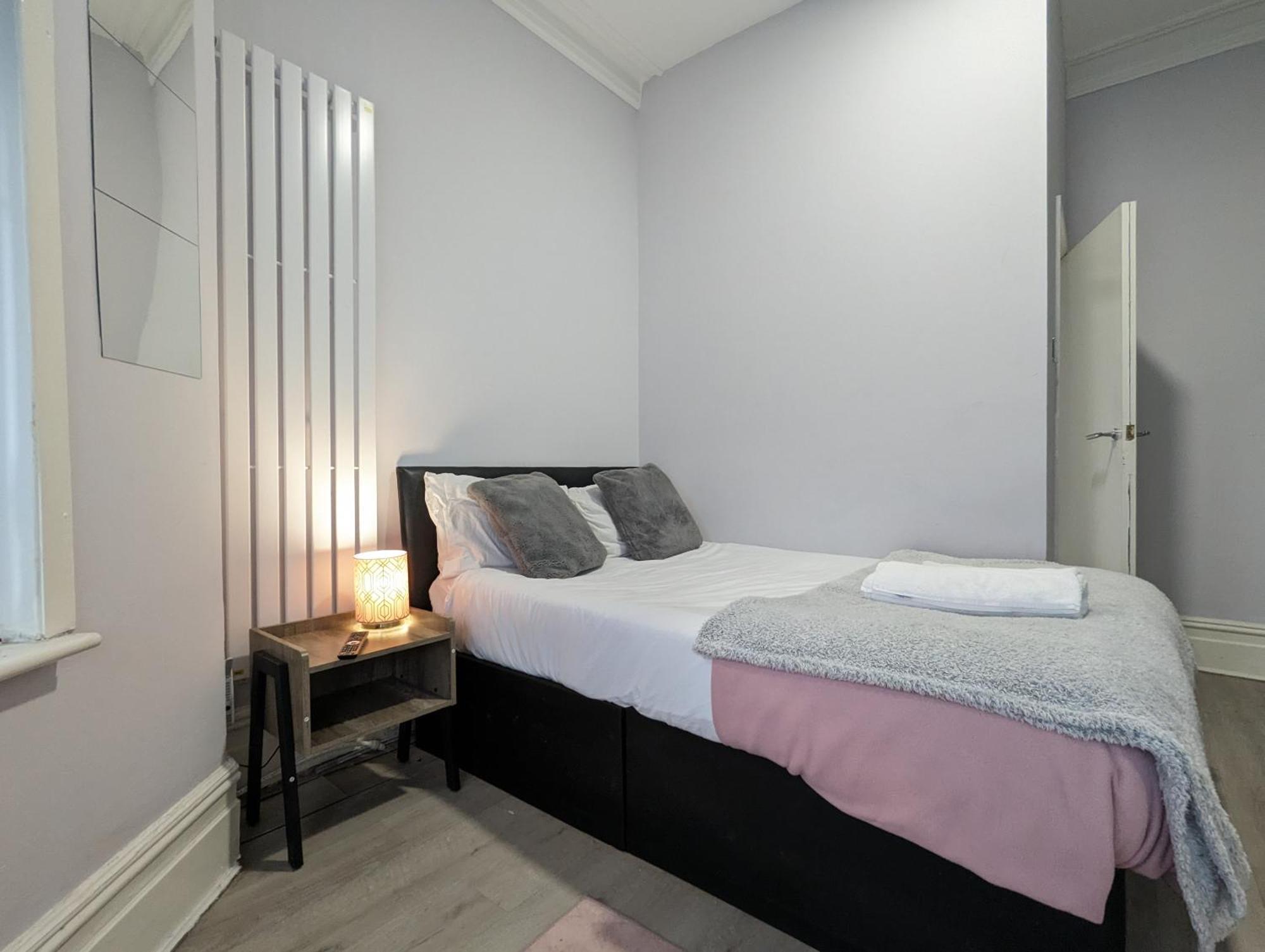 Inner-City Apartments - Basic Amenites Cardiff Exterior photo