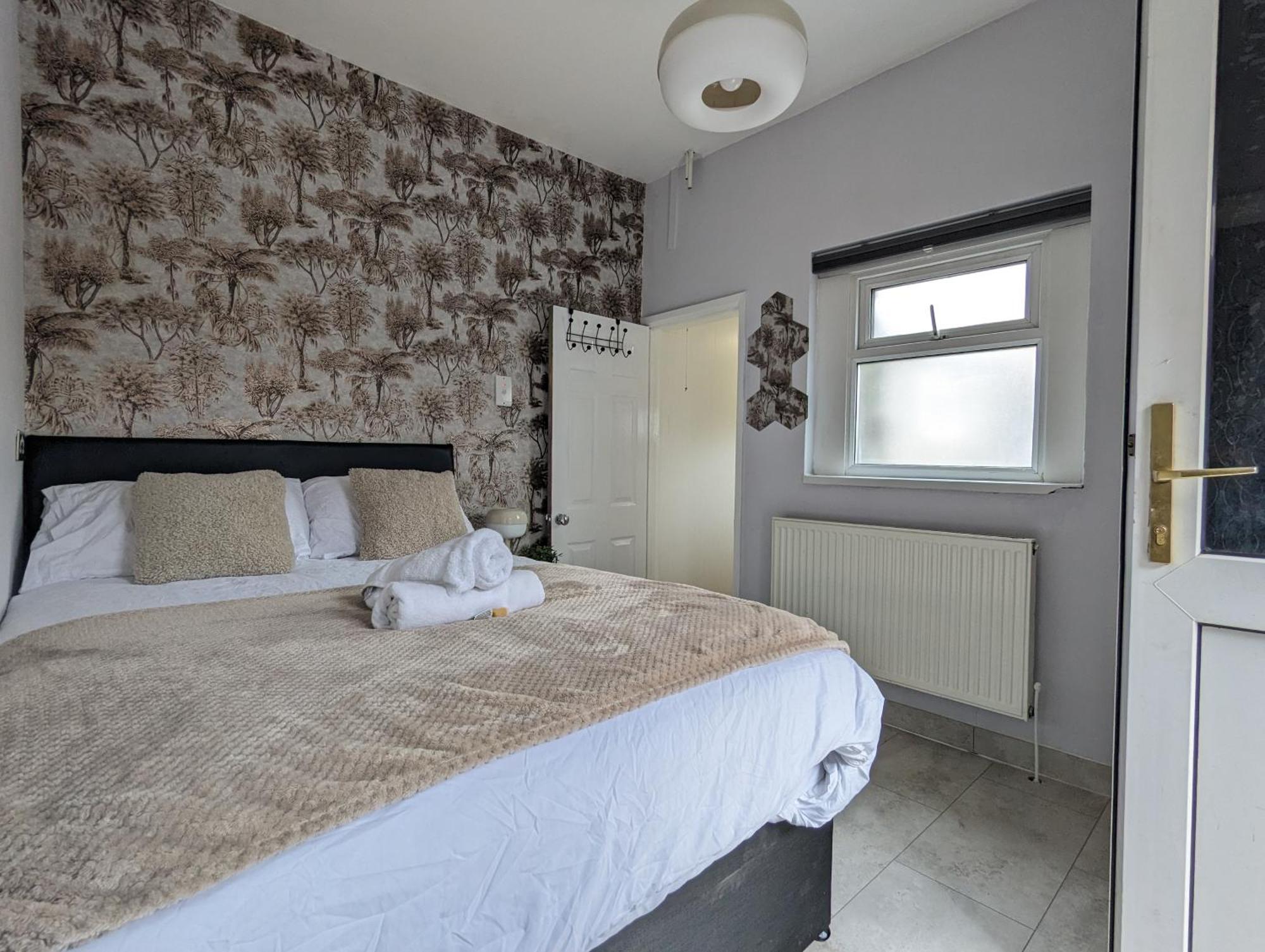 Inner-City Apartments - Basic Amenites Cardiff Exterior photo